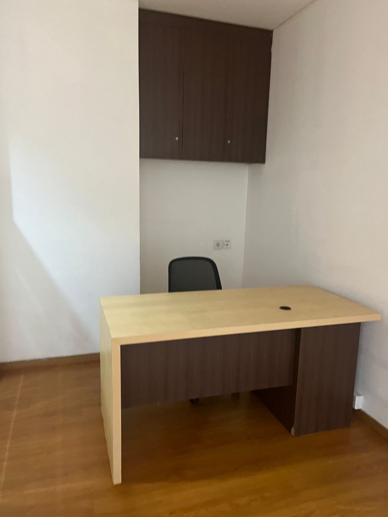 DISEWAKAN RUANG KANTOR EKSKLUSIF 300m2 SEMI FURNISHED - MENARA SUDIRMAN, JAKARTA PUSAT