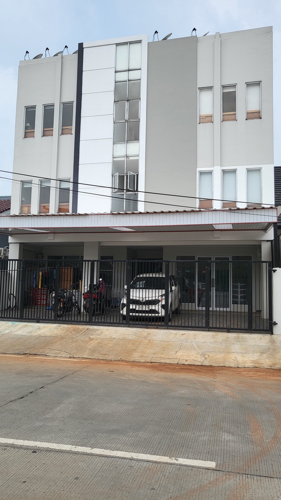 Rumah Kost dan Klinik Kesehatan di Nusa Loka BSD Dekat Tol