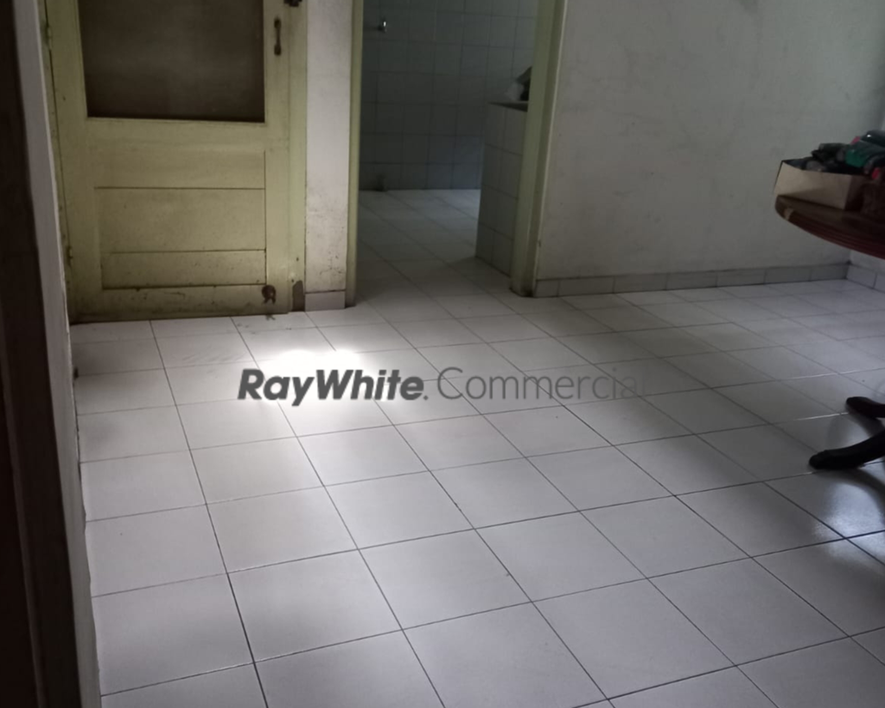 JUAL MURAH RUMAH TUA DI KAWASAN KOMERSIAL CEMPAKA PUTIH BARAT, JAKARTA PUSAT