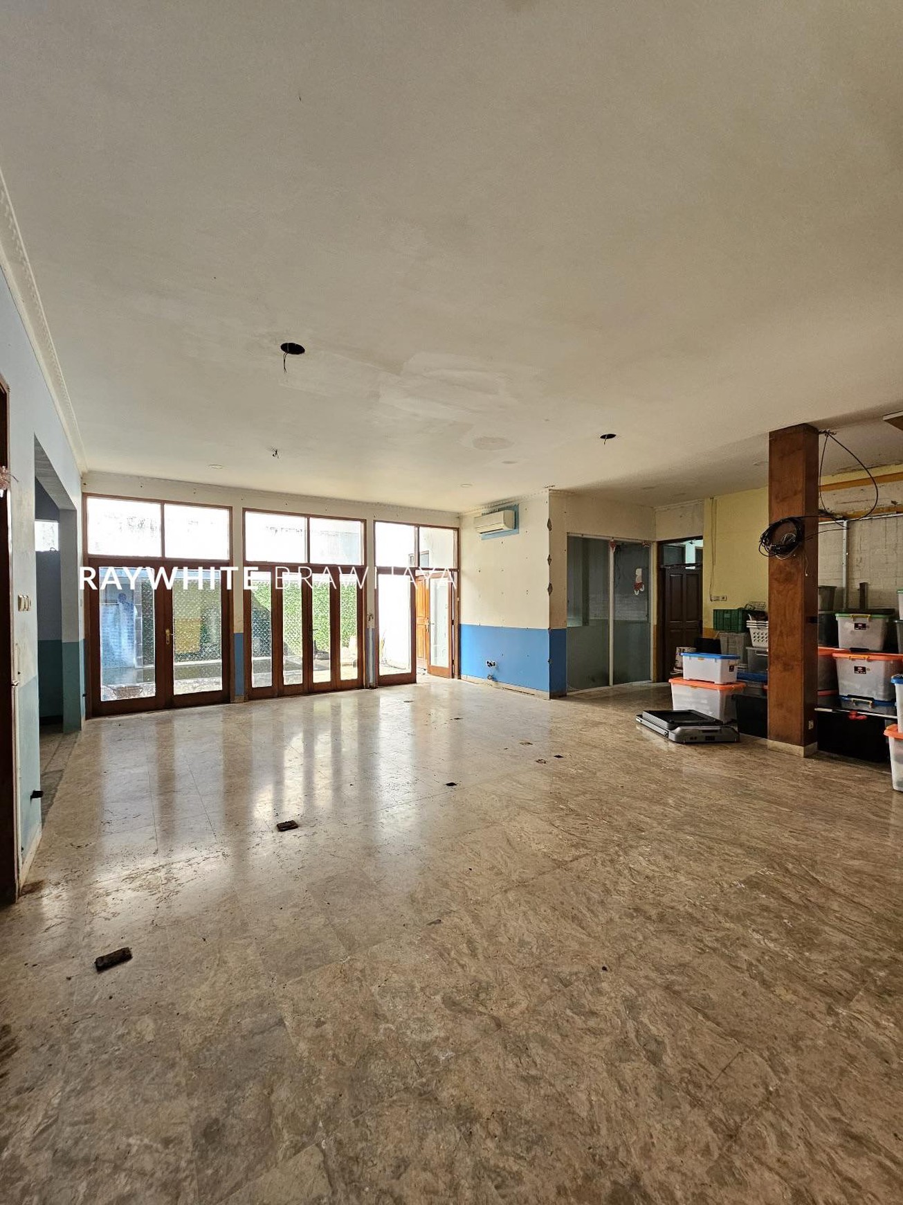 Rumah Bangunan 2 Lantai Lingkungan Tenang Area Kebayoran Baru