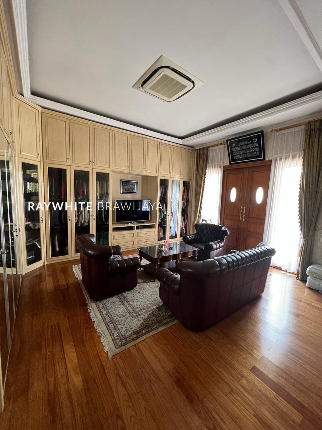Rumah Modern Tropical Dalam Kompleks Bintaro Jaya