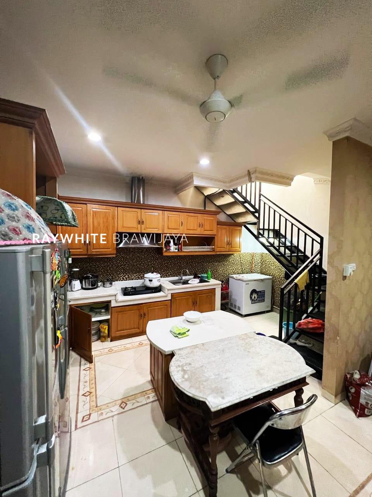 Rumah Modern Tropical Dalam Kompleks Bintaro Jaya