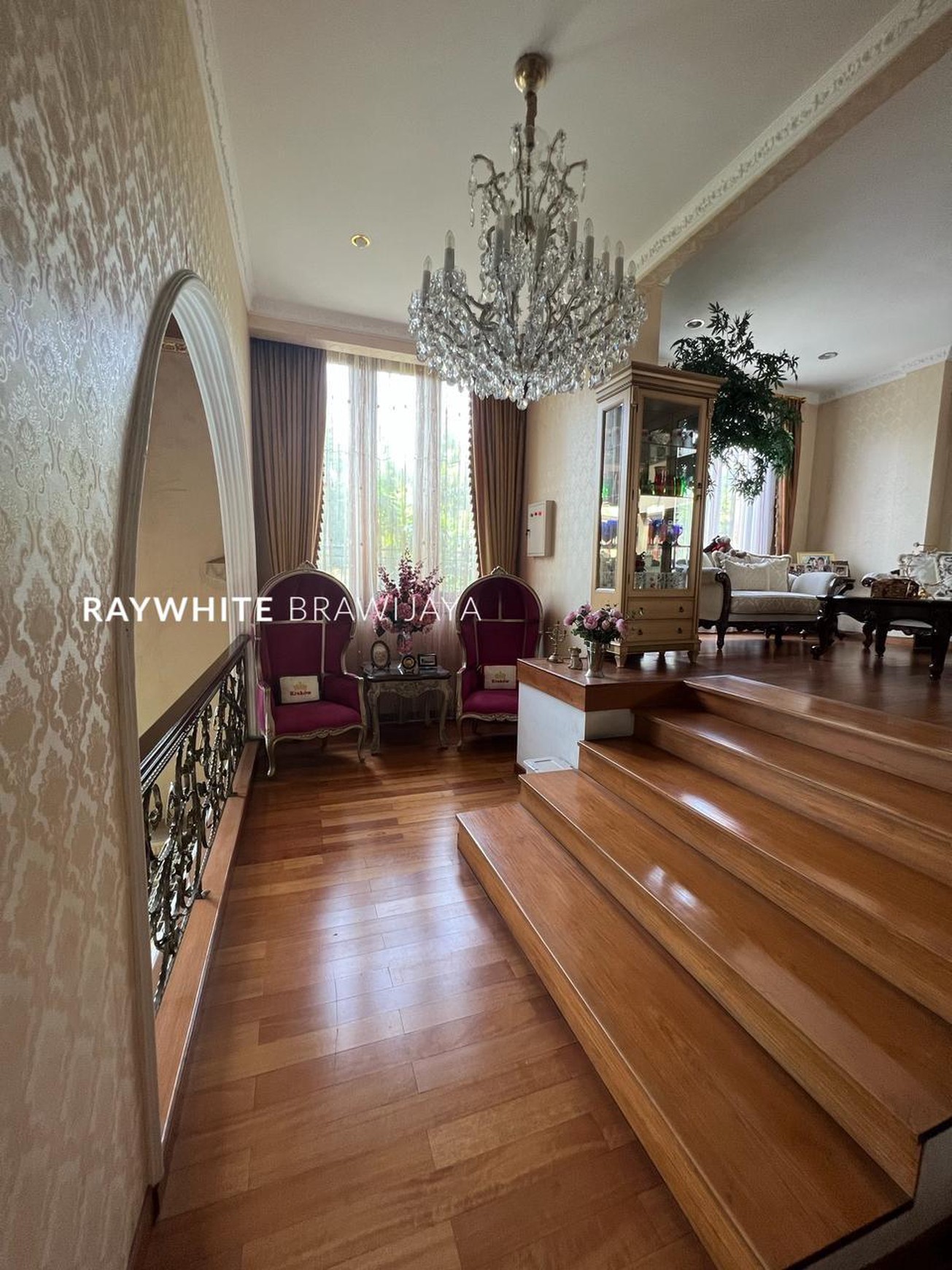 Rumah Modern Tropical Dalam Kompleks Bintaro Jaya