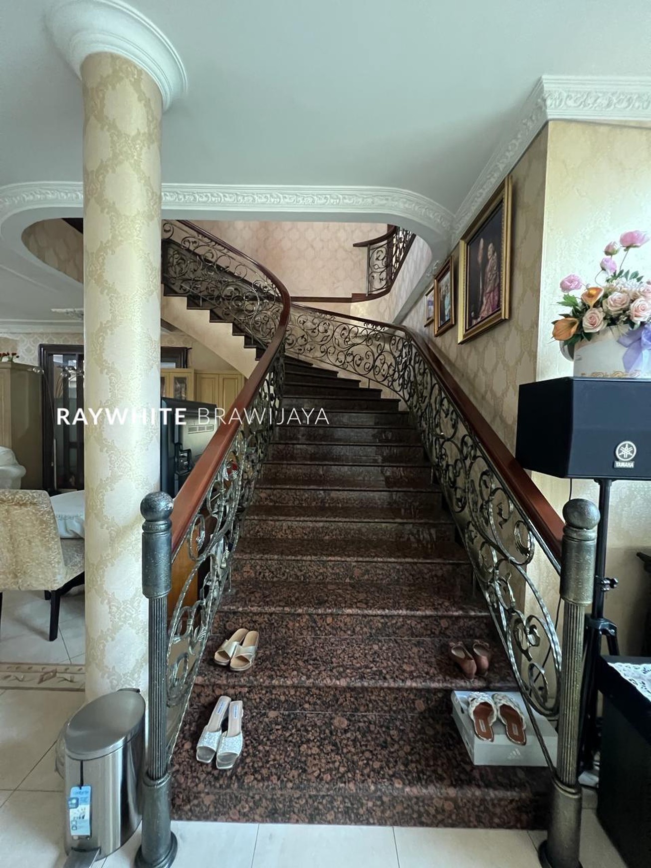 Rumah Modern Tropical Dalam Kompleks Bintaro Jaya