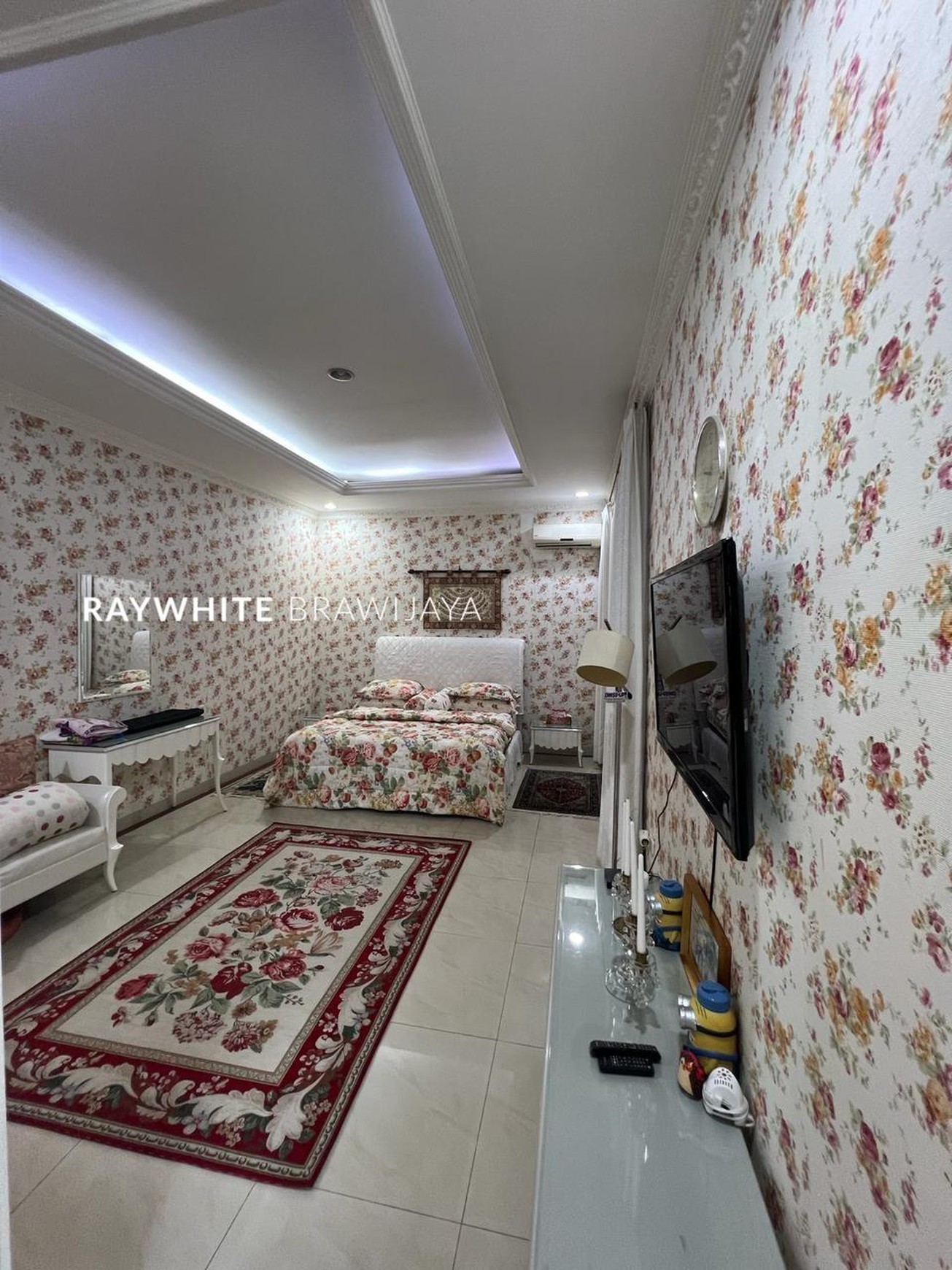Rumah Modern Tropical Dalam Kompleks Bintaro Jaya