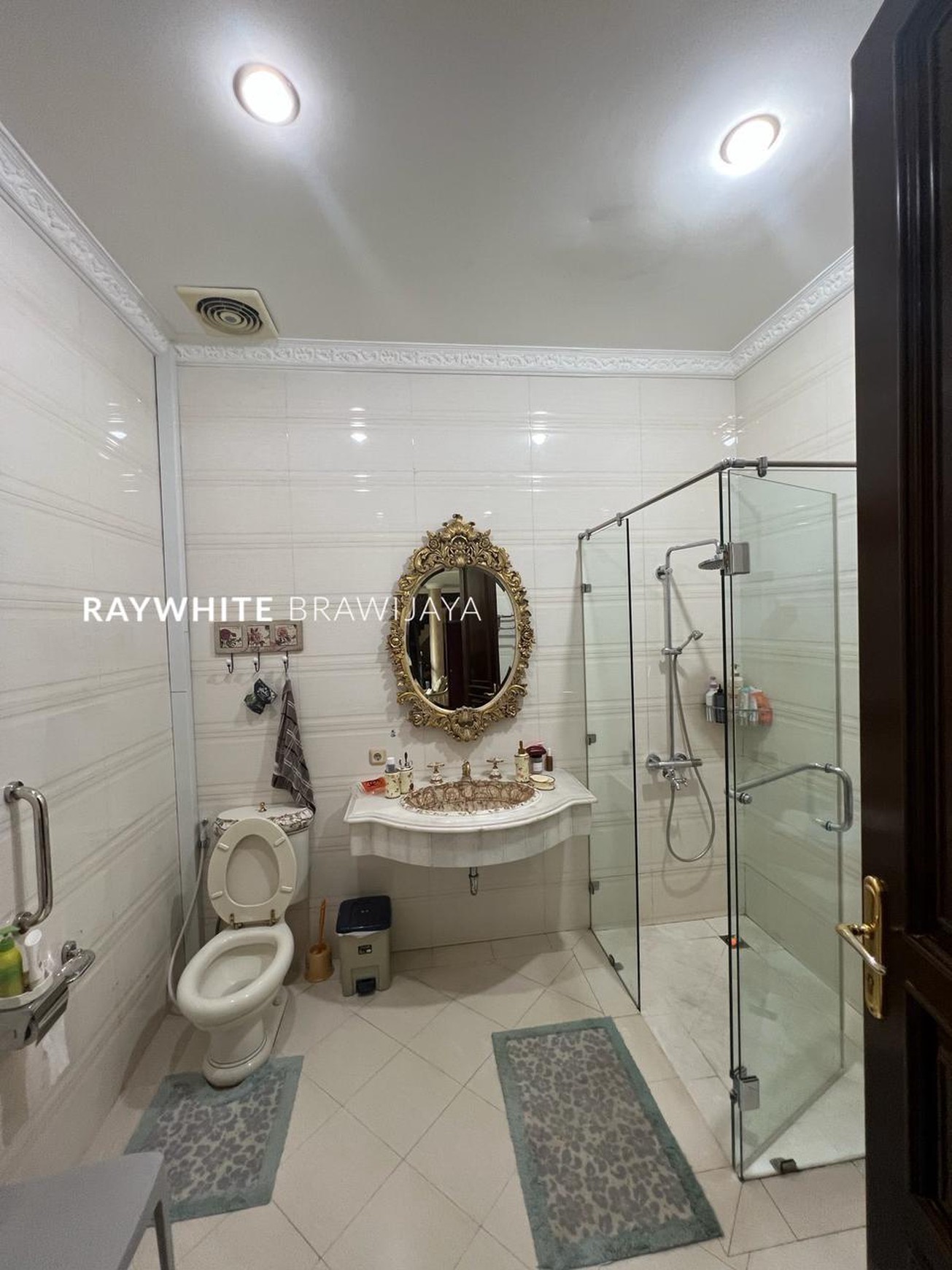 Rumah Modern Tropical Dalam Kompleks Bintaro Jaya