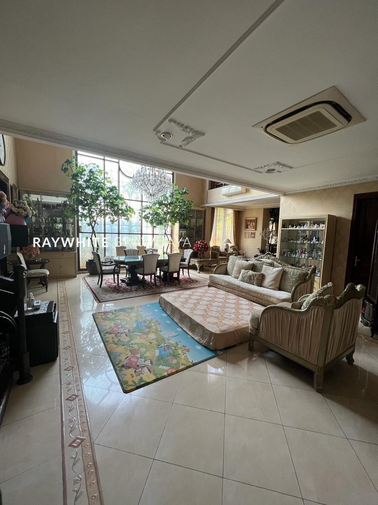 Rumah Modern Tropical Dalam Kompleks Bintaro Jaya