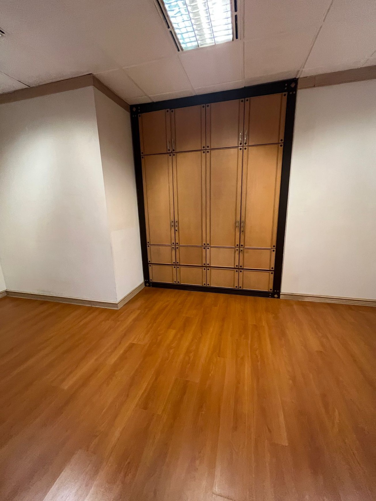 DISEWAKAN RUANG KANTOR PREMIUM FULL RENOVASI - MENARA SUDIRMAN LANTAI 12