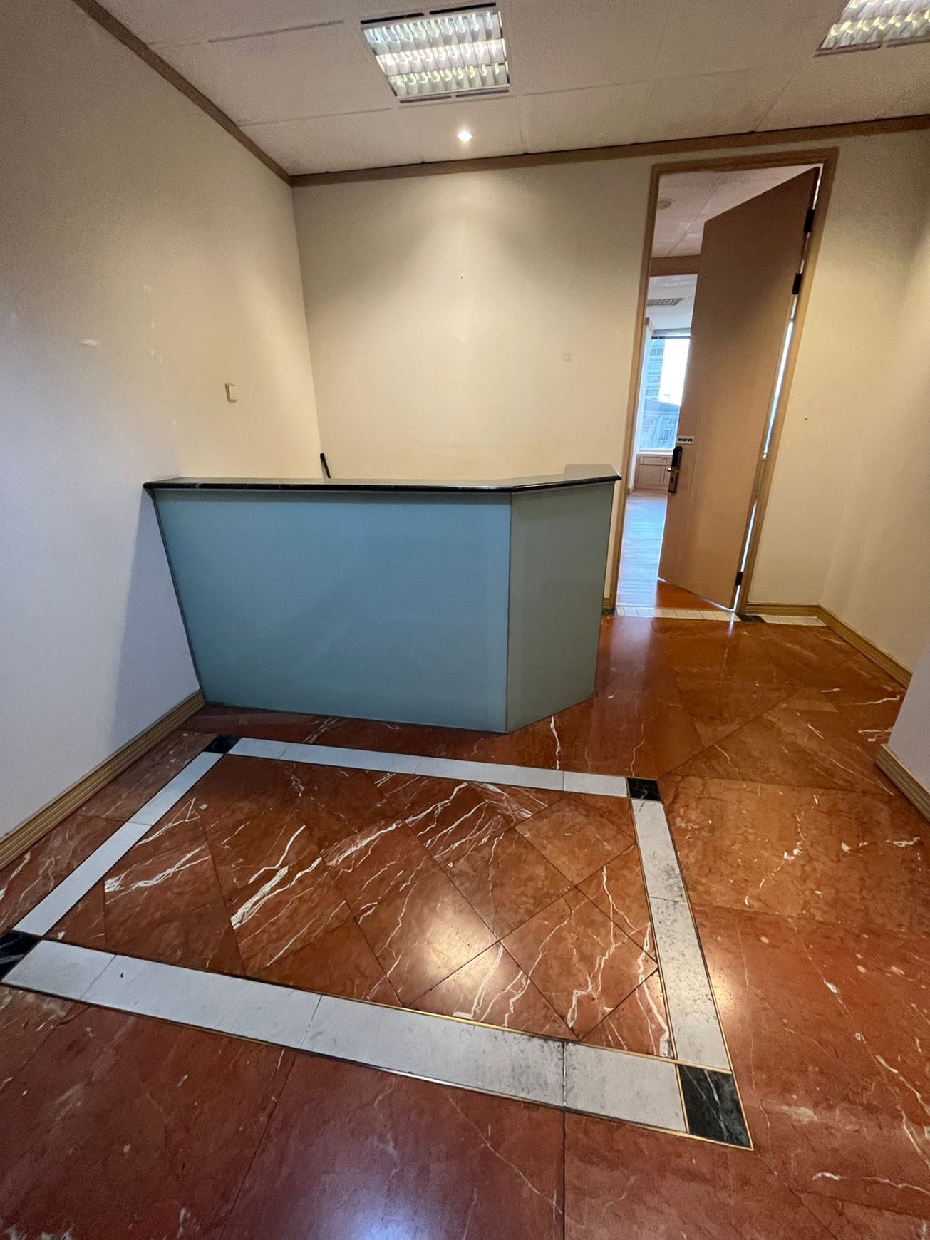 DISEWAKAN RUANG KANTOR PREMIUM FULL RENOVASI - MENARA SUDIRMAN LANTAI 12