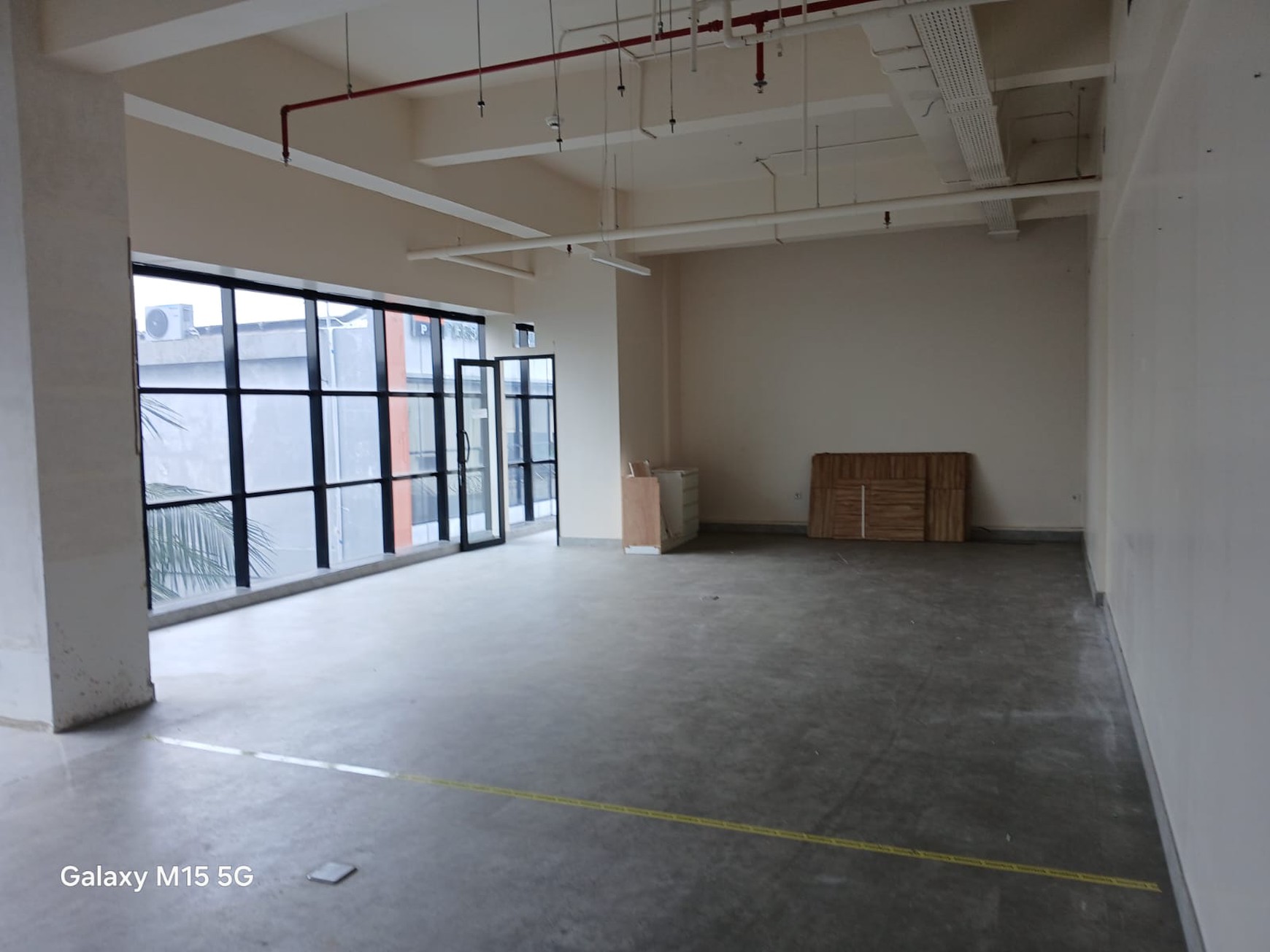 Disewa office space cocok untuk kantor, studio,maupun untuk komersial