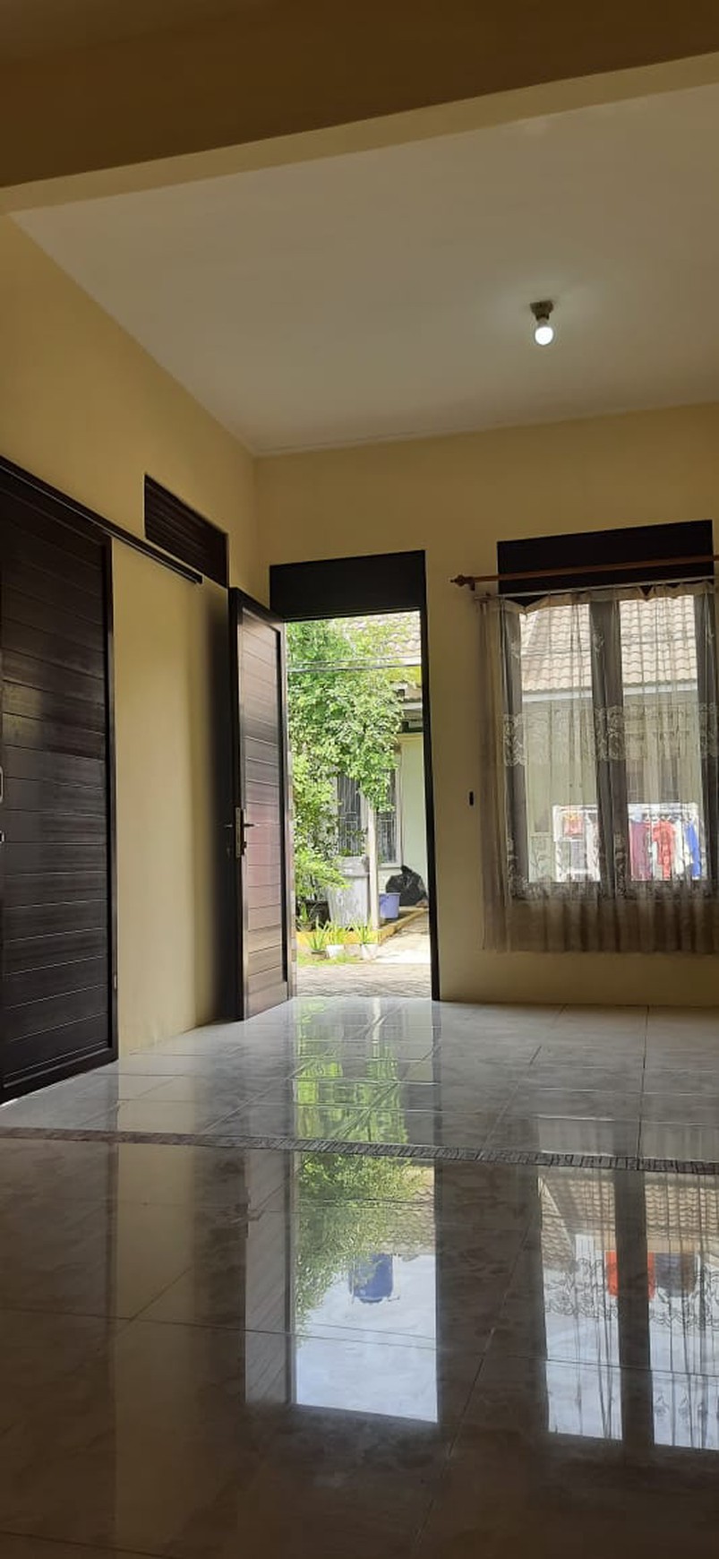 Rumah Siap Huni dengan Hunian Nyaman dan Asri di Ciputat