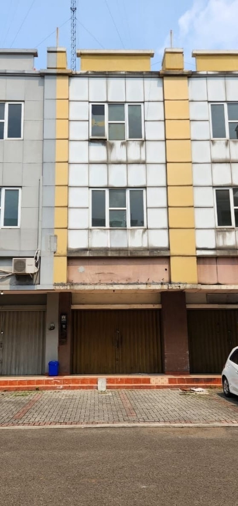 Hot Price. Ruko 3 lantai di ruko Golden Boulevard, BSD