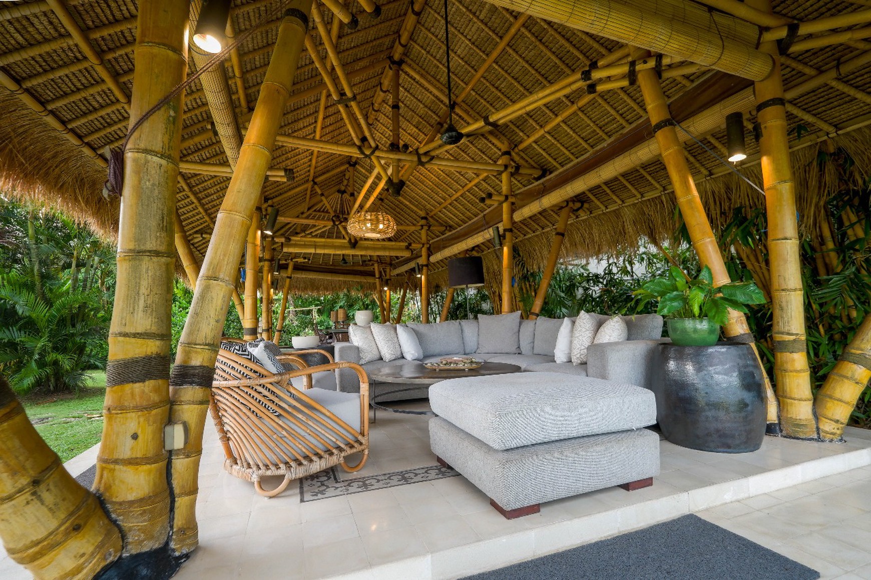 Freehold - Exquisite Private Estate with Ricefield and Breathtaking Sunsets view in Munggu, Bali