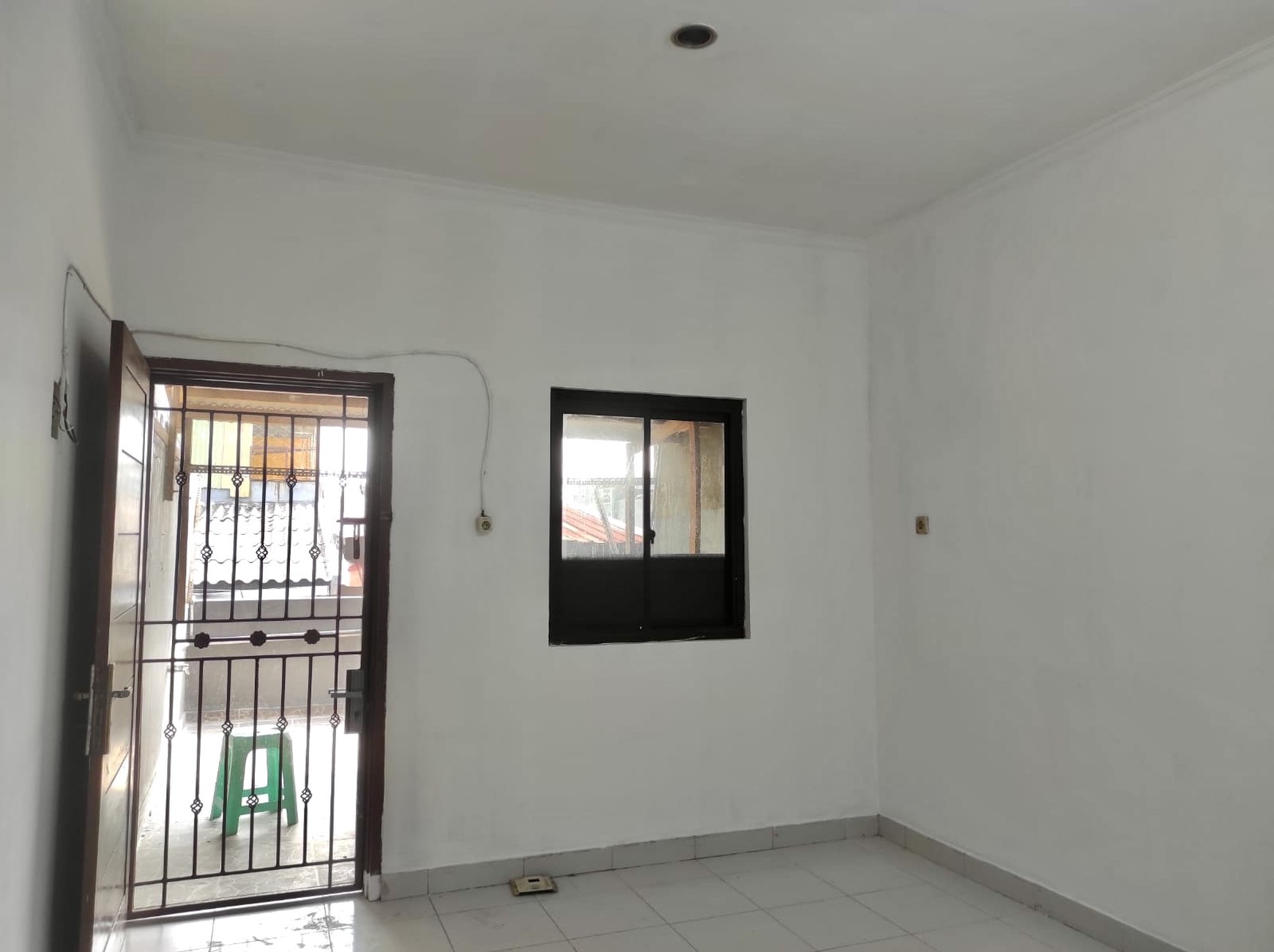 Disewa Rumah 3 lantai di Jelambar, Jakarta Barat