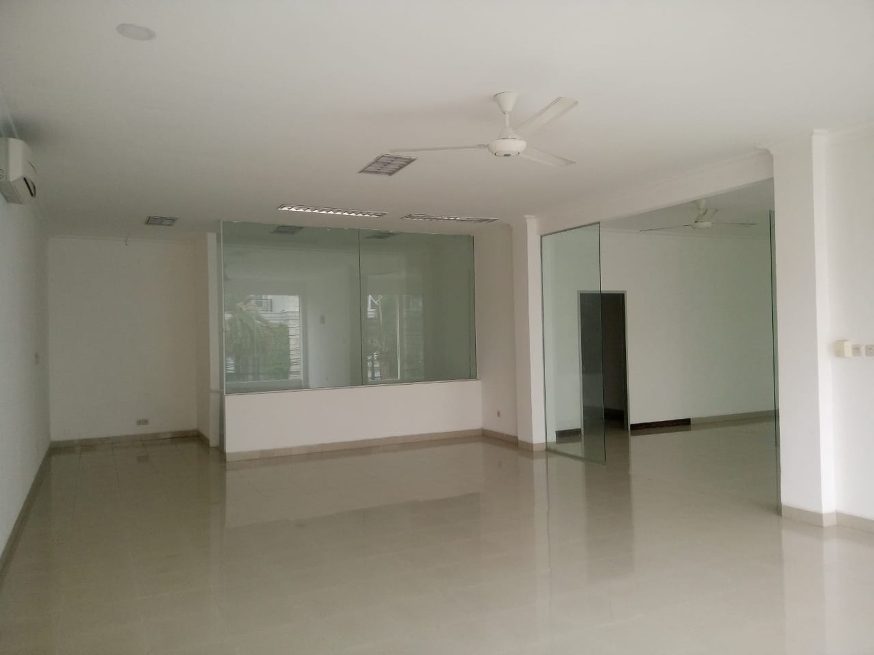 Ruko komersial 2 lantai siap pakai lokasi di kemang jakarta selatan 