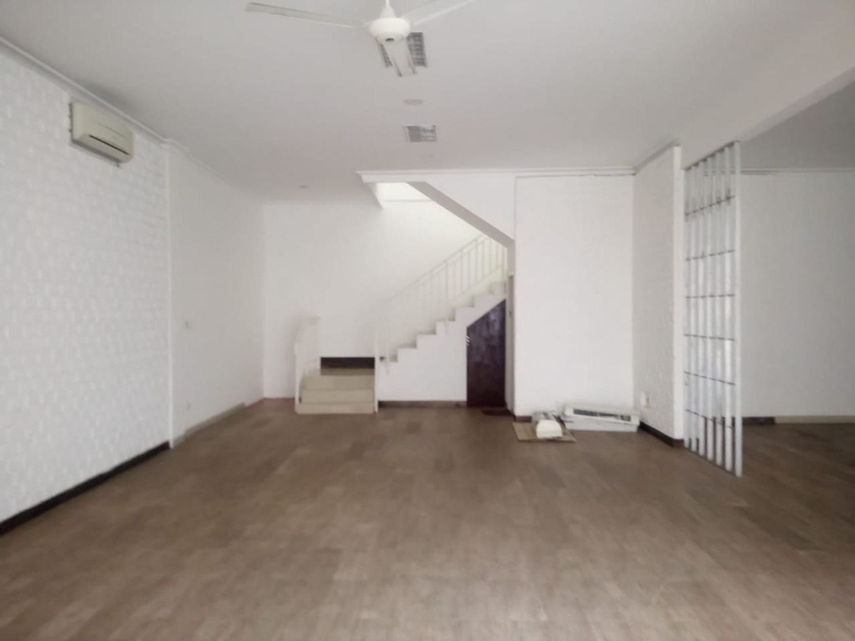 Ruko komersial 2 lantai siap pakai lokasi di kemang jakarta selatan 