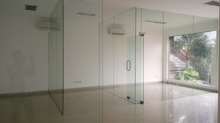 Ruko komersial 2 lantai siap pakai lokasi di kemang jakarta selatan 