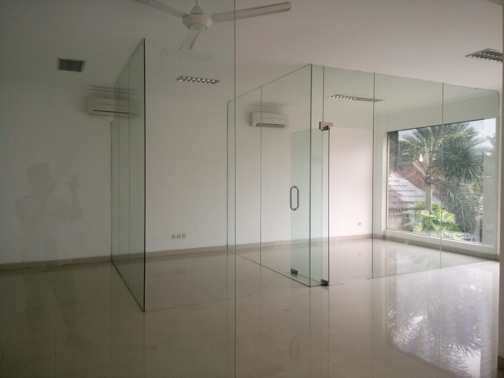 Ruko komersial 2 lantai siap pakai lokasi di kemang jakarta selatan 