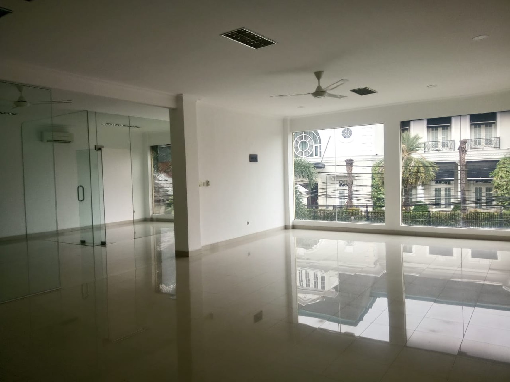 Ruko komersial 2 lantai siap pakai lokasi di kemang jakarta selatan 