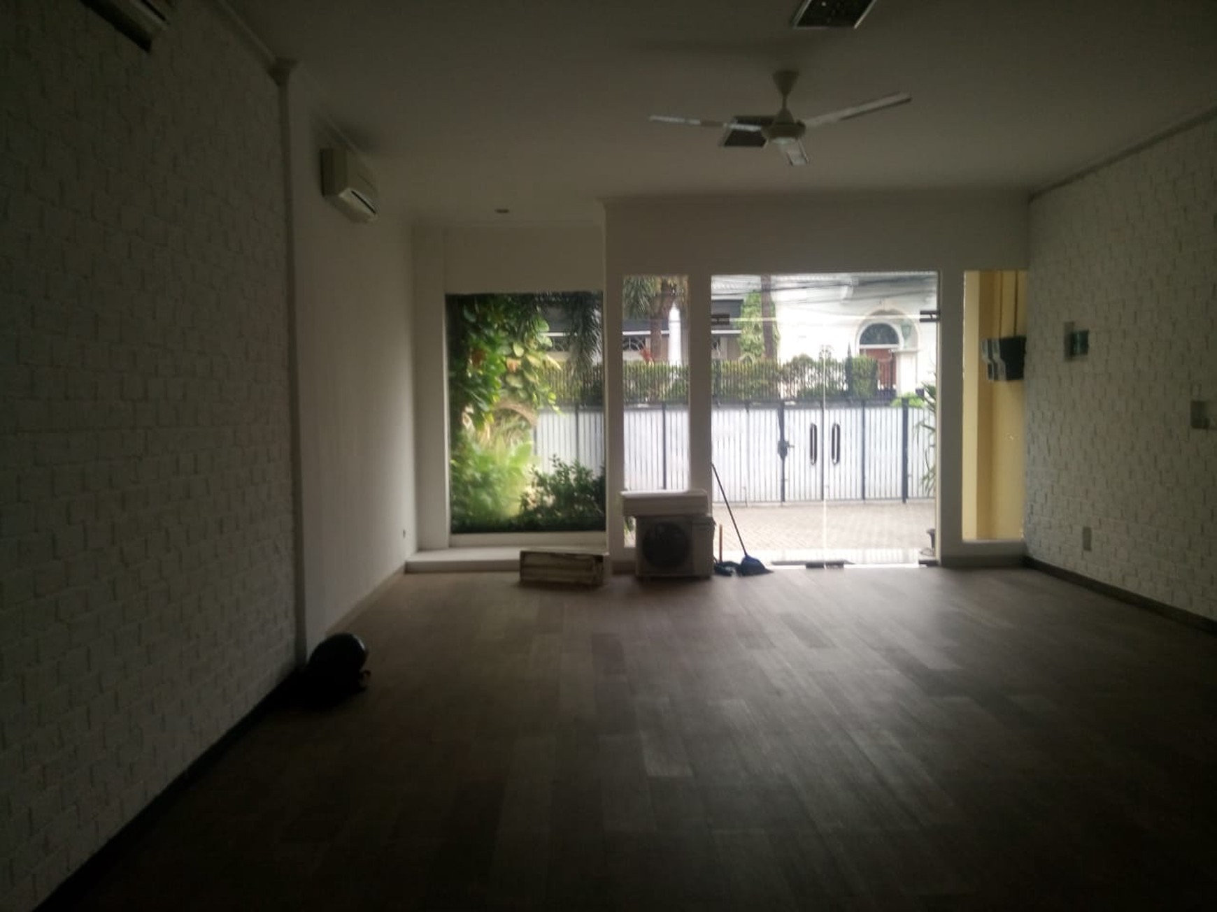 Ruko komersial 2 lantai siap pakai lokasi di kemang jakarta selatan 