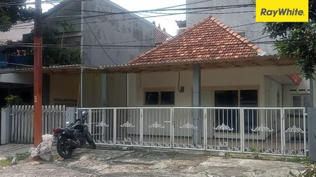 Disewakan Rumah Pusat Kota di Jl Padmosusastro Darmo Surabaya