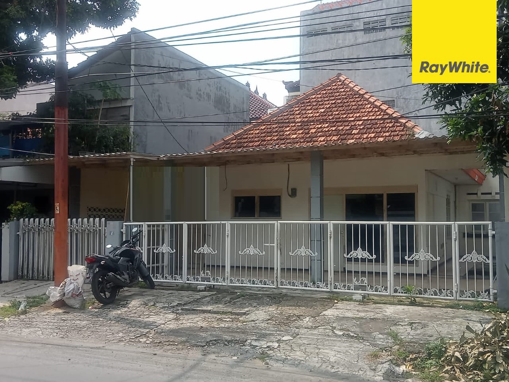 Disewakan Rumah Pusat Kota di Jl Padmosusastro Darmo Surabaya