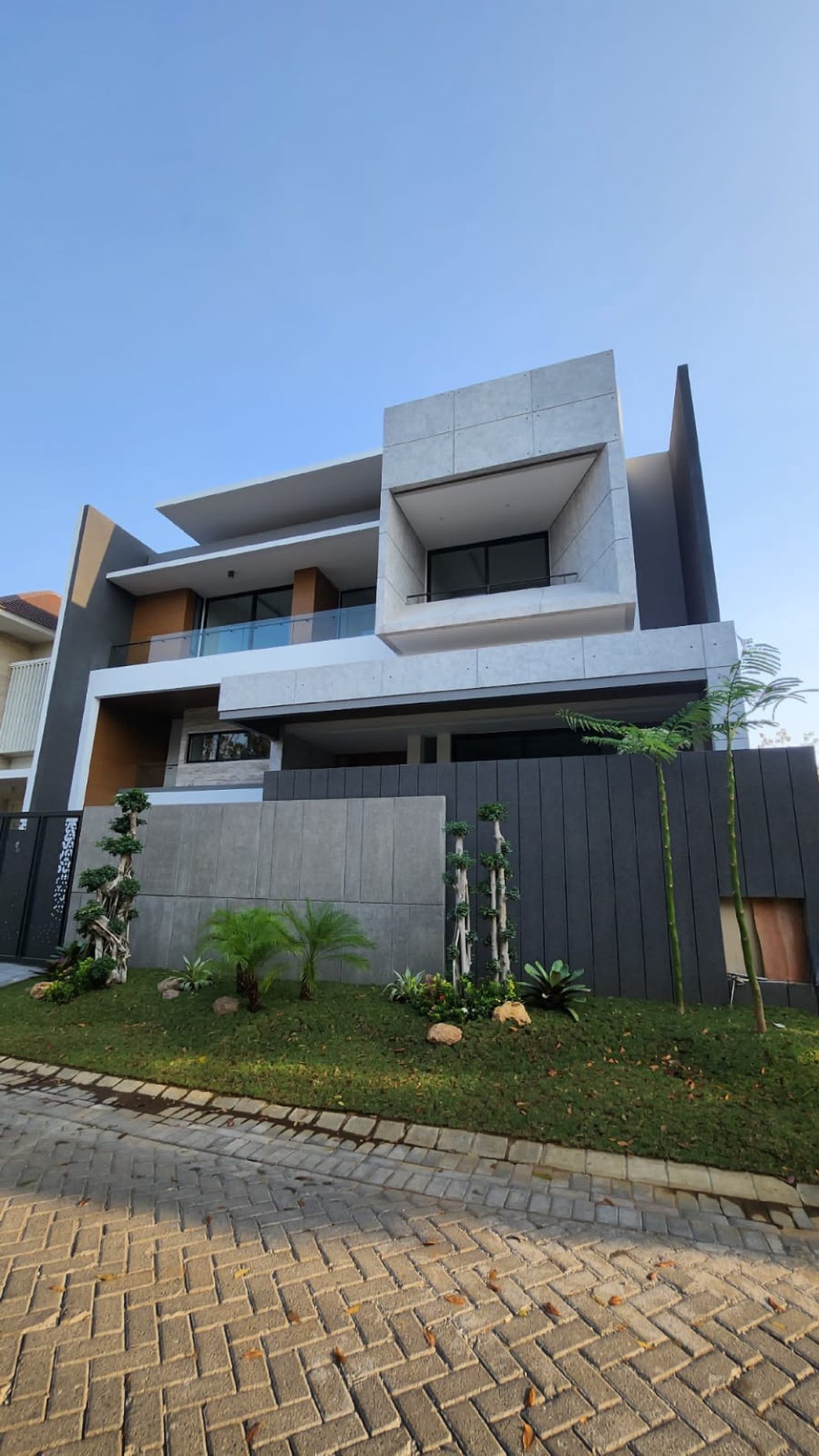 Dijual Rumah Baru Mewah Pakuwon Indah Surabaya Barat