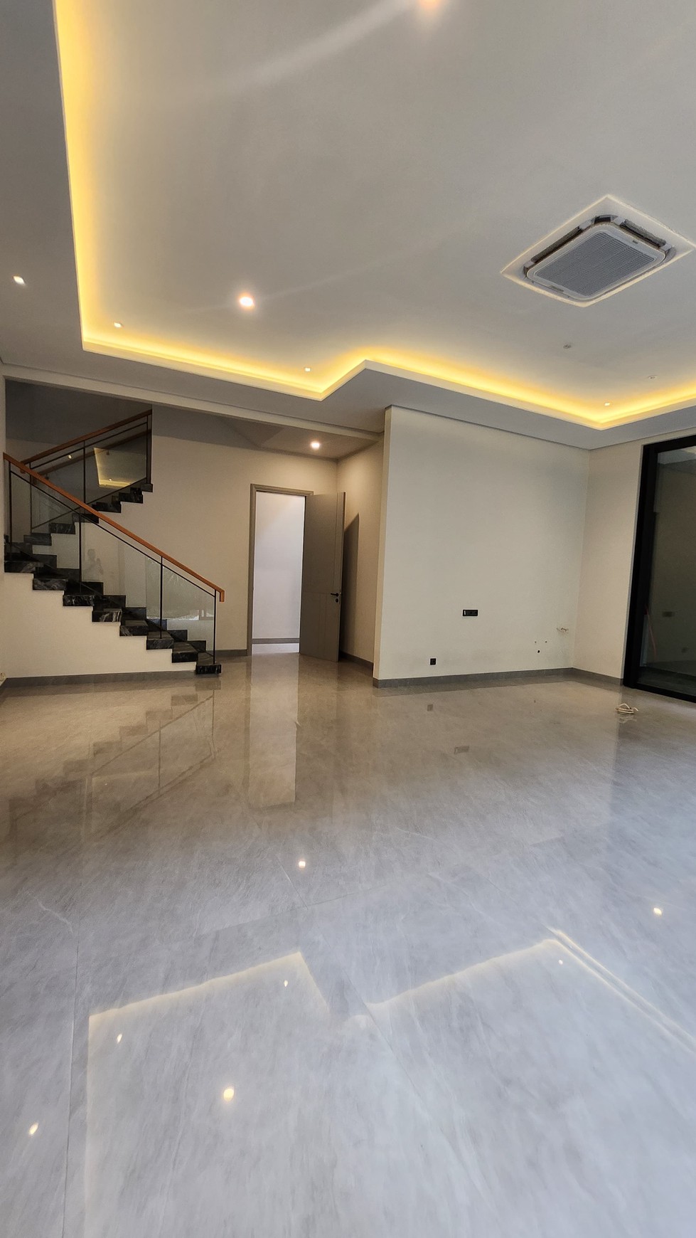 Dijual Rumah Baru Mewah Pakuwon Indah Surabaya Barat