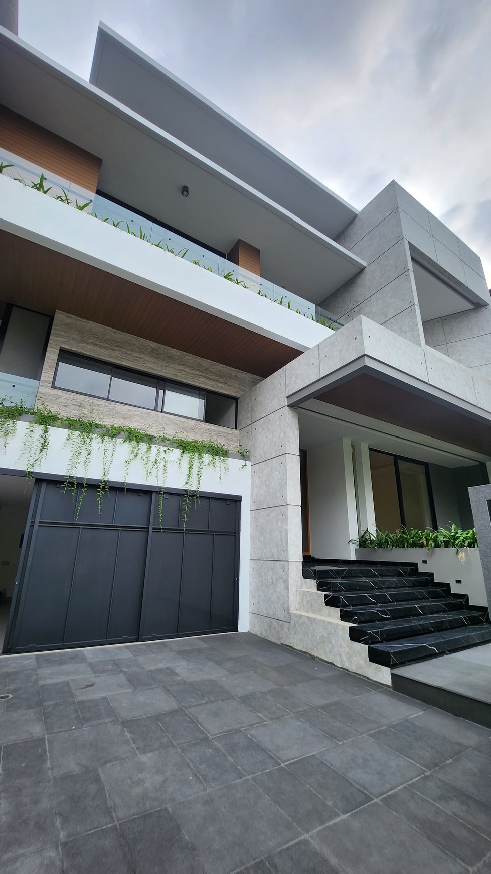 Dijual Rumah Baru Mewah Pakuwon Indah Surabaya Barat
