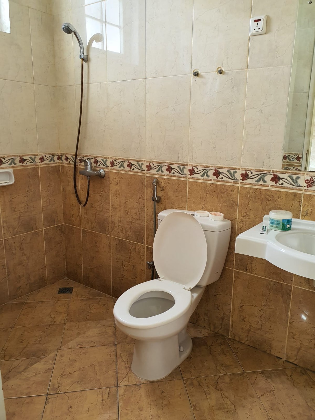 Rumah di Victoria River Park BSD 