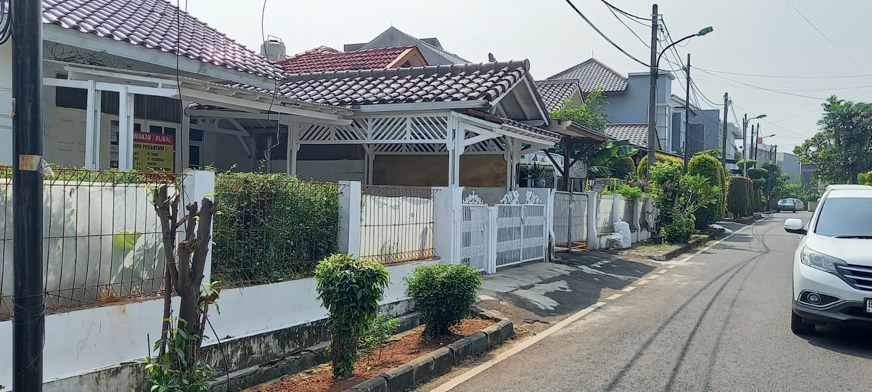 Rumah Asri Dekat Tol Jatiwaringin dan Becakayu di Jakarta Timur