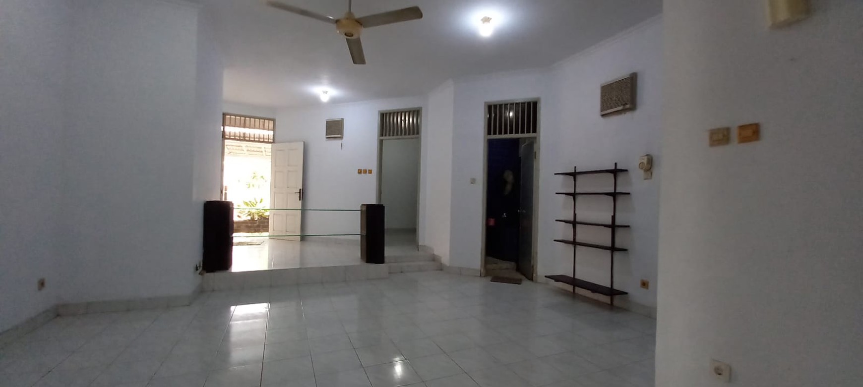 Rumah Asri Dekat Tol Jatiwaringin dan Becakayu di Jakarta Timur
