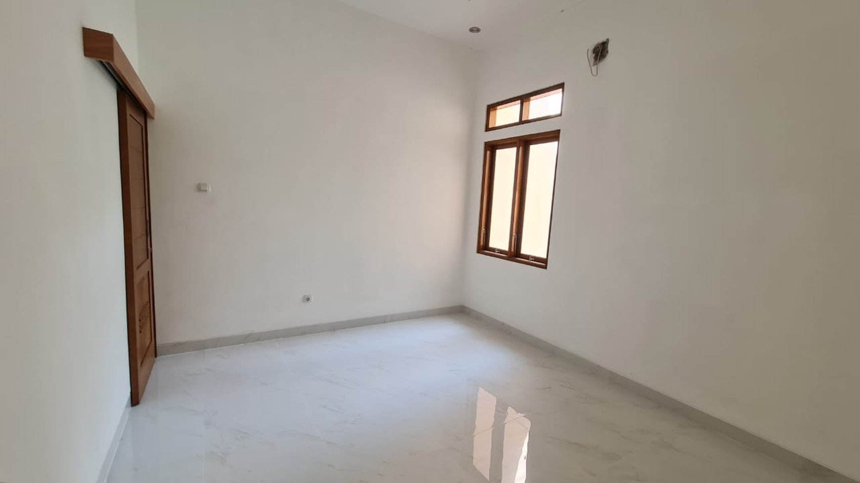 Rumah Tinggal 1 Lantai + Rooftop di Pejaten Mas Pasar Minggu