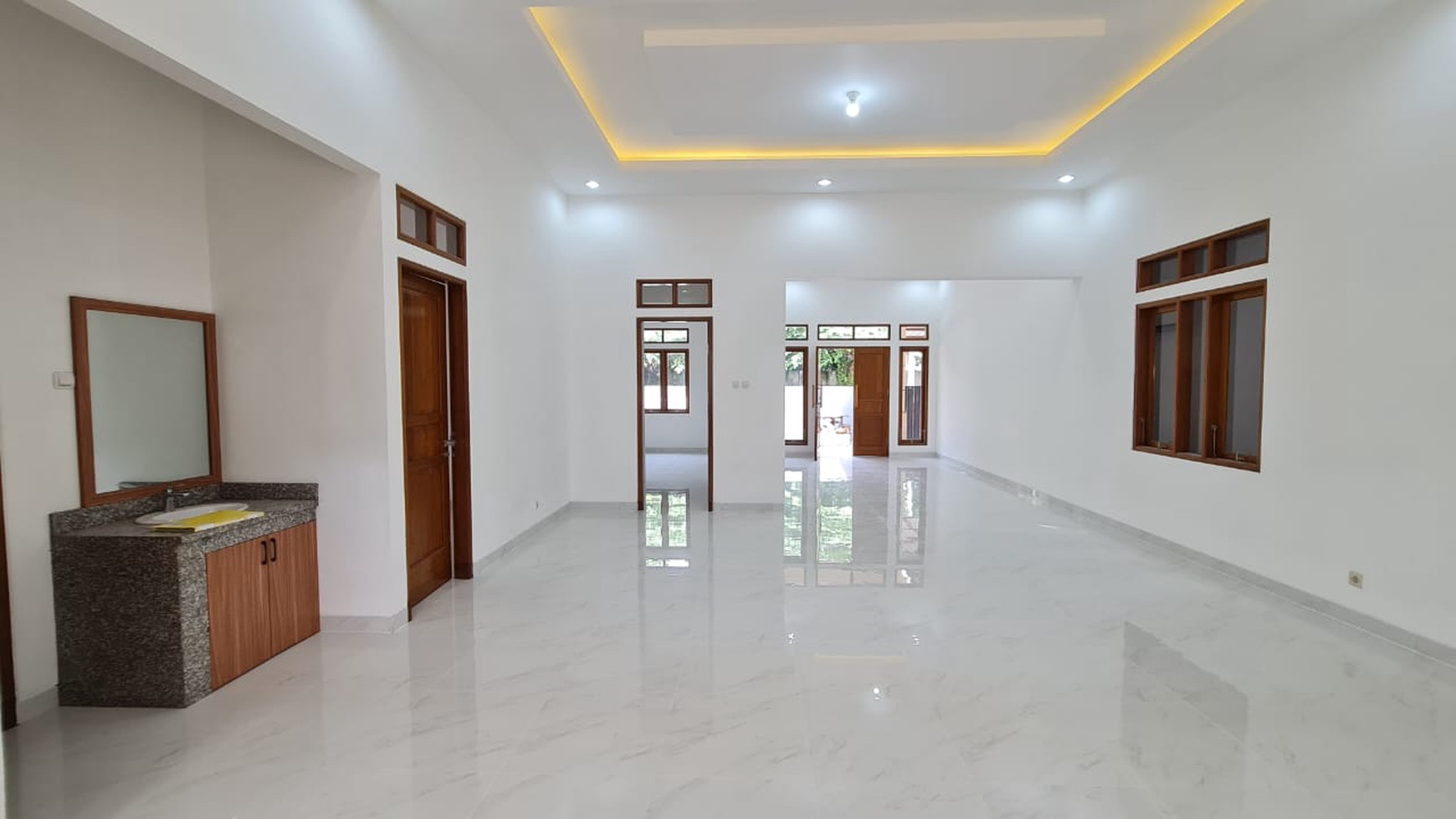 Rumah Tinggal 1 Lantai + Rooftop di Pejaten Mas Pasar Minggu