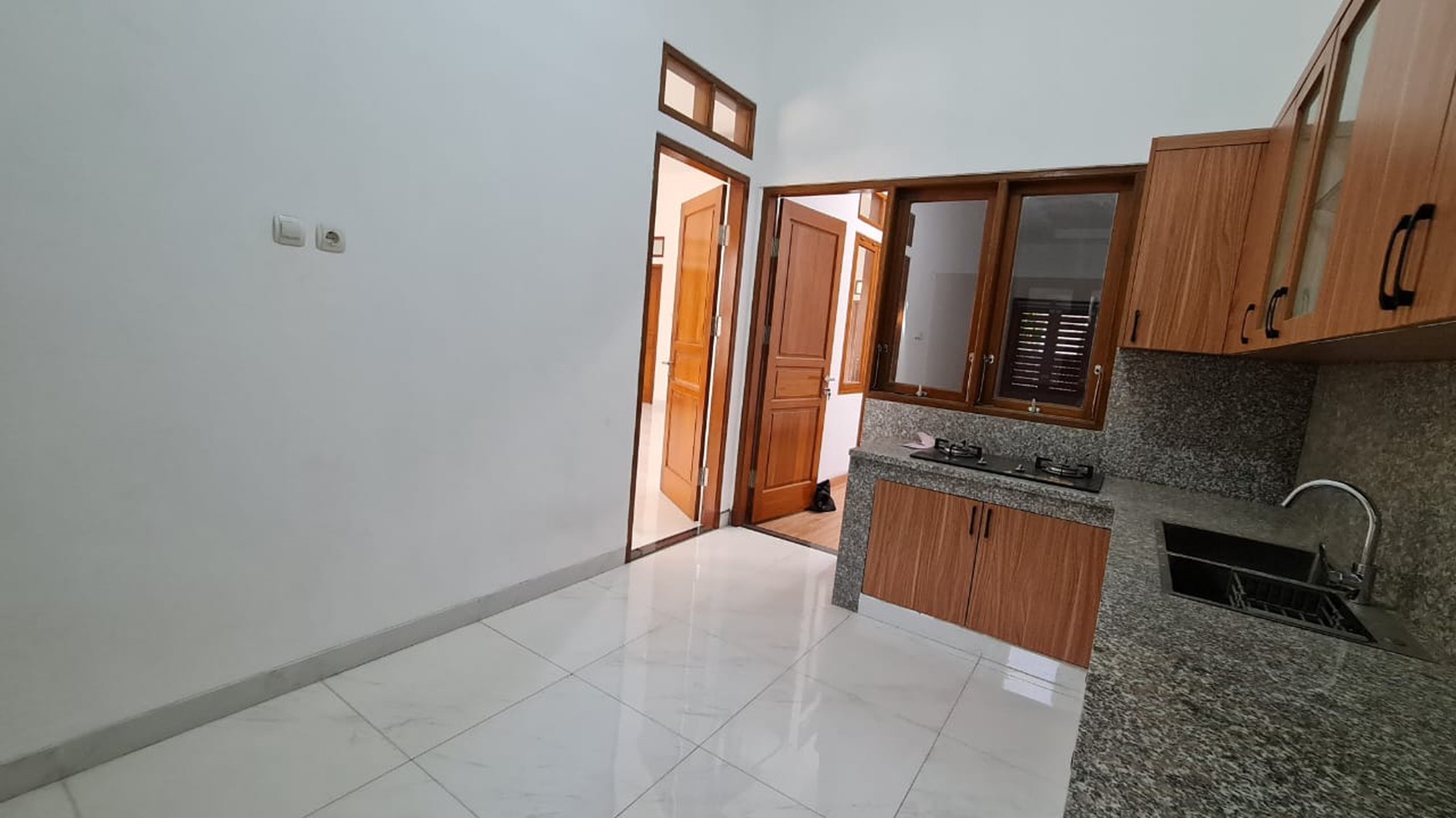 Rumah Tinggal 1 Lantai + Rooftop di Pejaten Mas Pasar Minggu