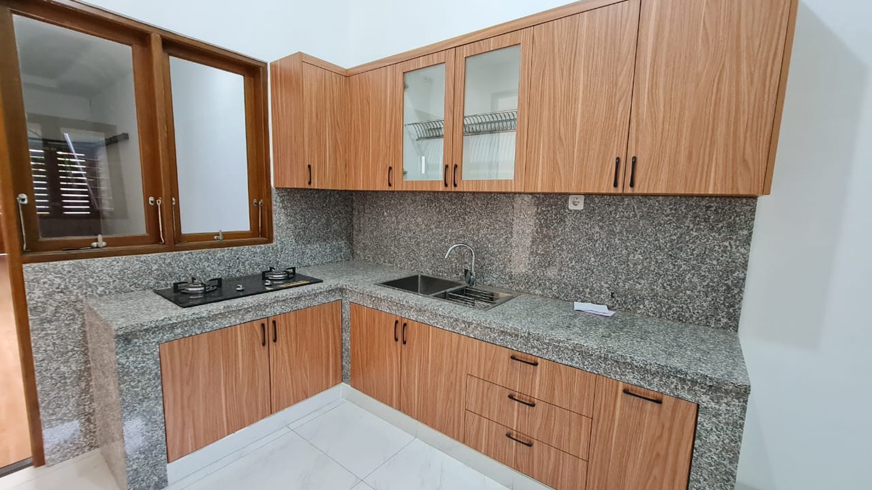 Rumah Tinggal 1 Lantai + Rooftop di Pejaten Mas Pasar Minggu