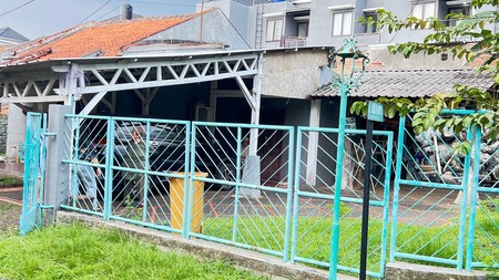 Rumah dengan halaman luas di Witana Harja