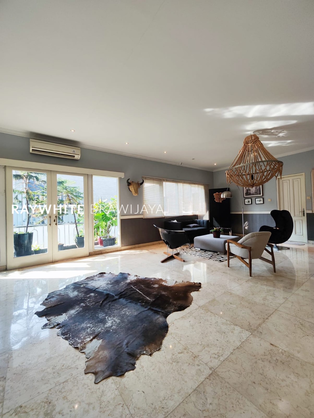 Rumah Modern Siap Huni Lingkungan Tenang Area Kebayoran Baru