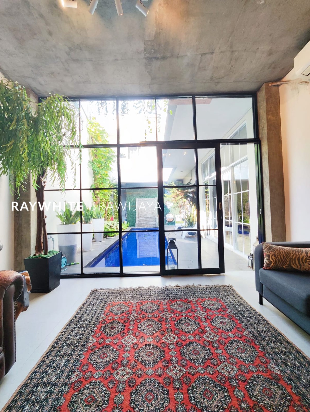 Rumah Modern Siap Huni Lingkungan Tenang Area Kebayoran Baru