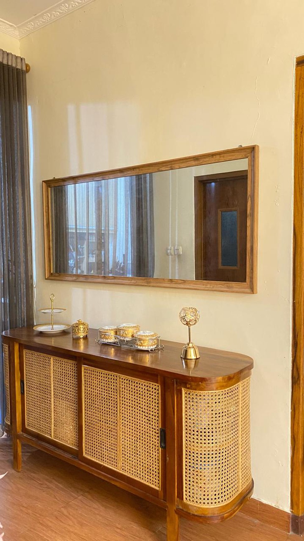 Rumah rapi siap huni di Villa Pamulang