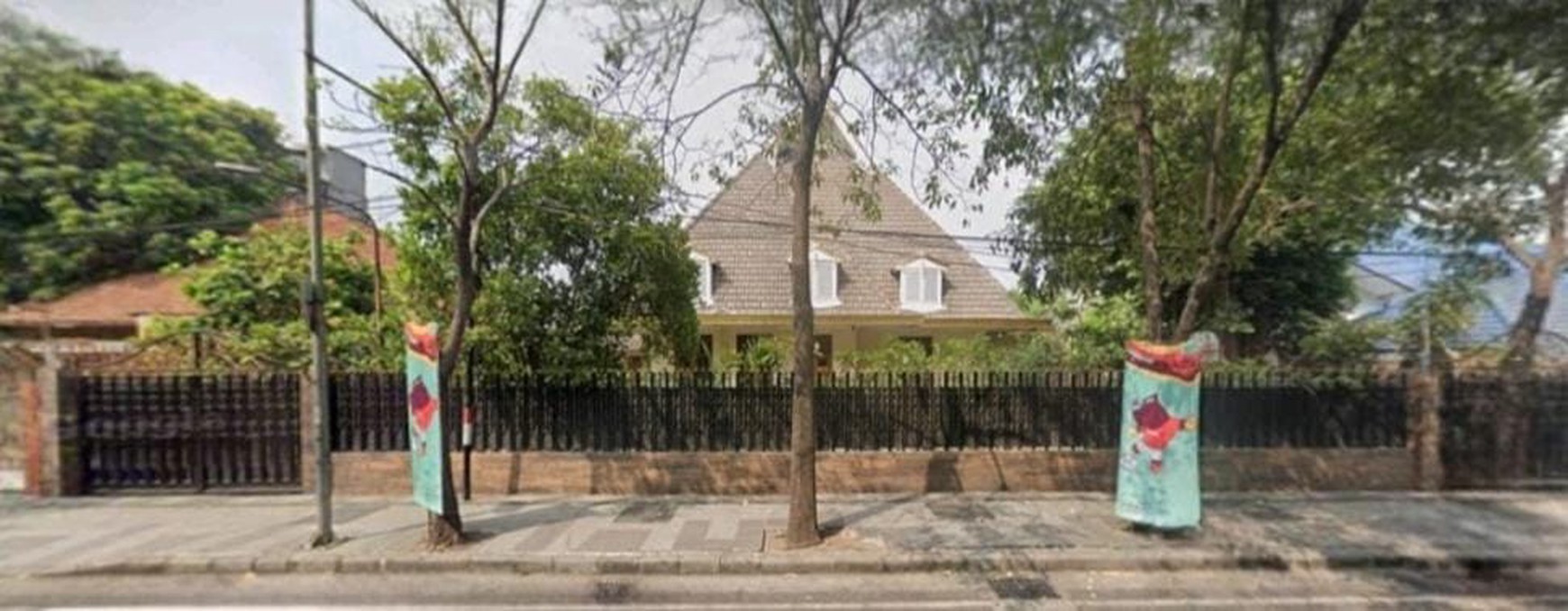 DISEWAKAN RUMAH USAHA AREA KOMERSIAL JL. RAYA DIPONEGORO SURABAYA PUSAT