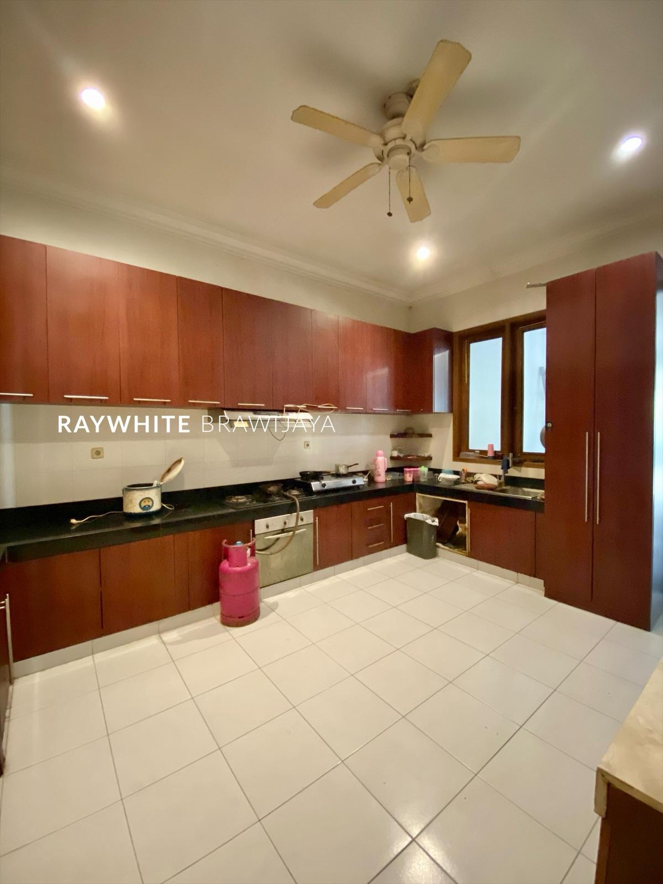 Rumah Dalam Kompleks Elit Area Taman Patra Kuningan