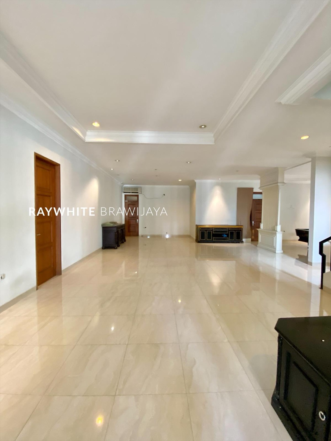 Rumah Dalam Kompleks Elit Area Taman Patra Kuningan