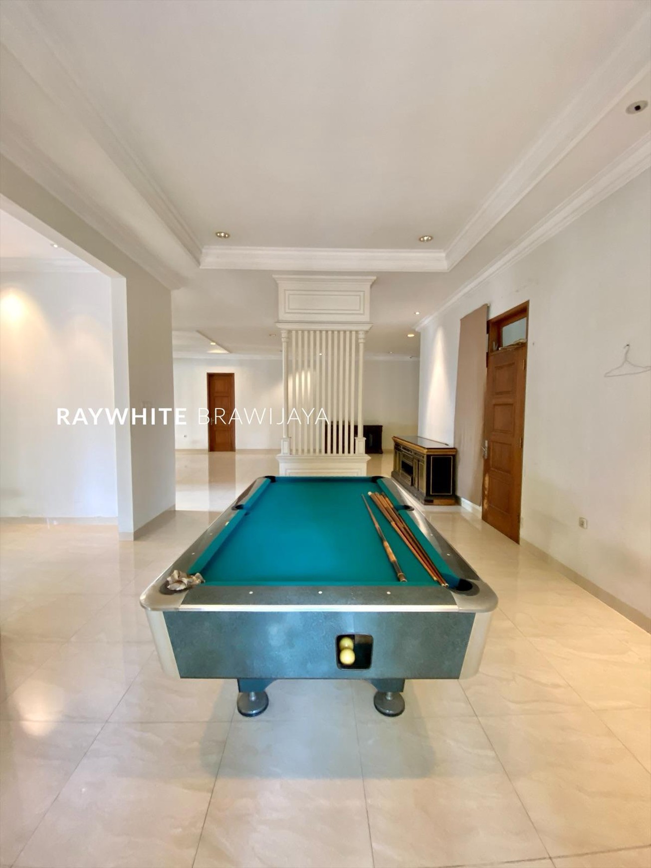 Rumah Dalam Kompleks Elit Area Taman Patra Kuningan
