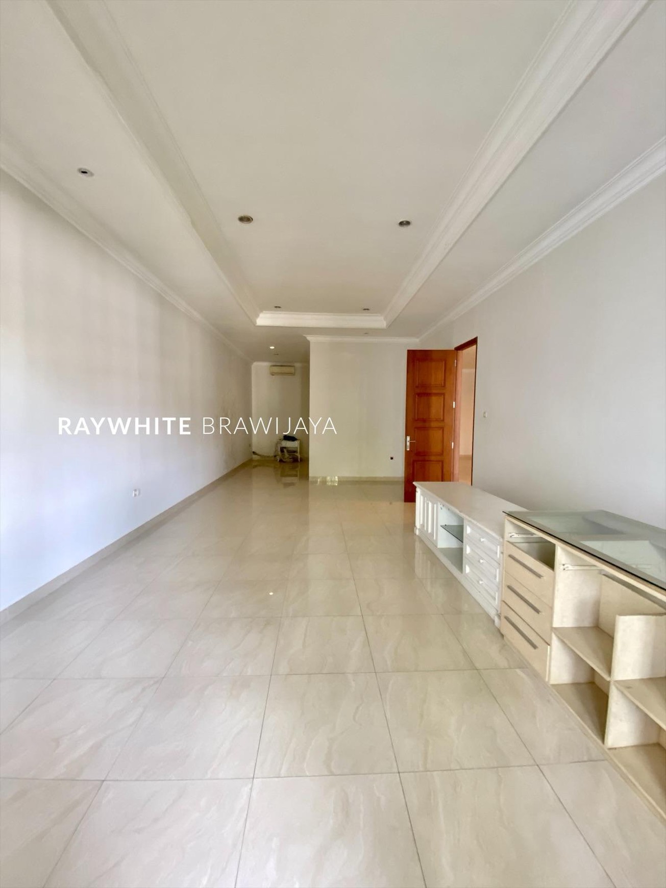 Rumah Dalam Kompleks Elit Area Taman Patra Kuningan