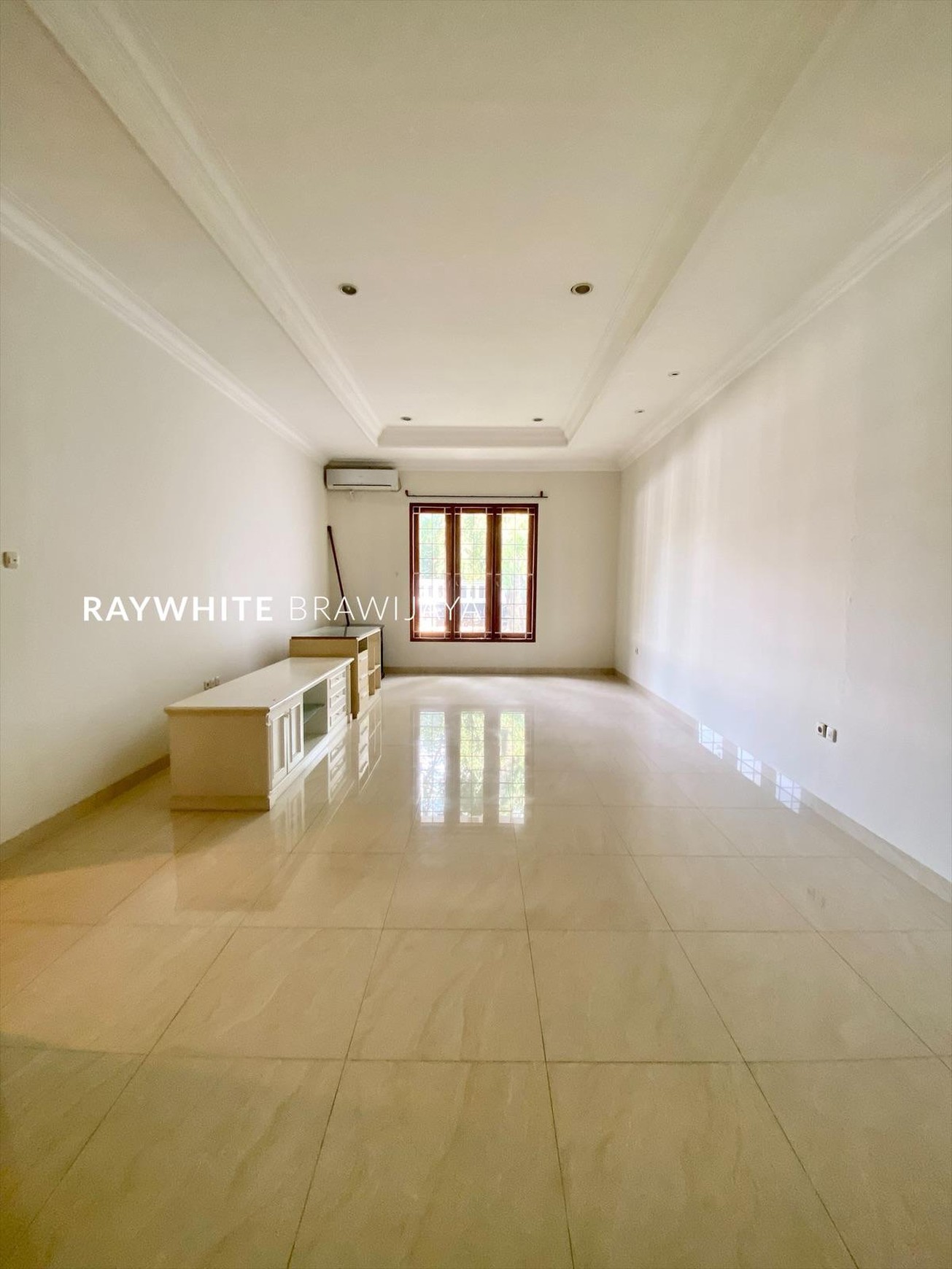 Rumah Dalam Kompleks Elit Area Taman Patra Kuningan