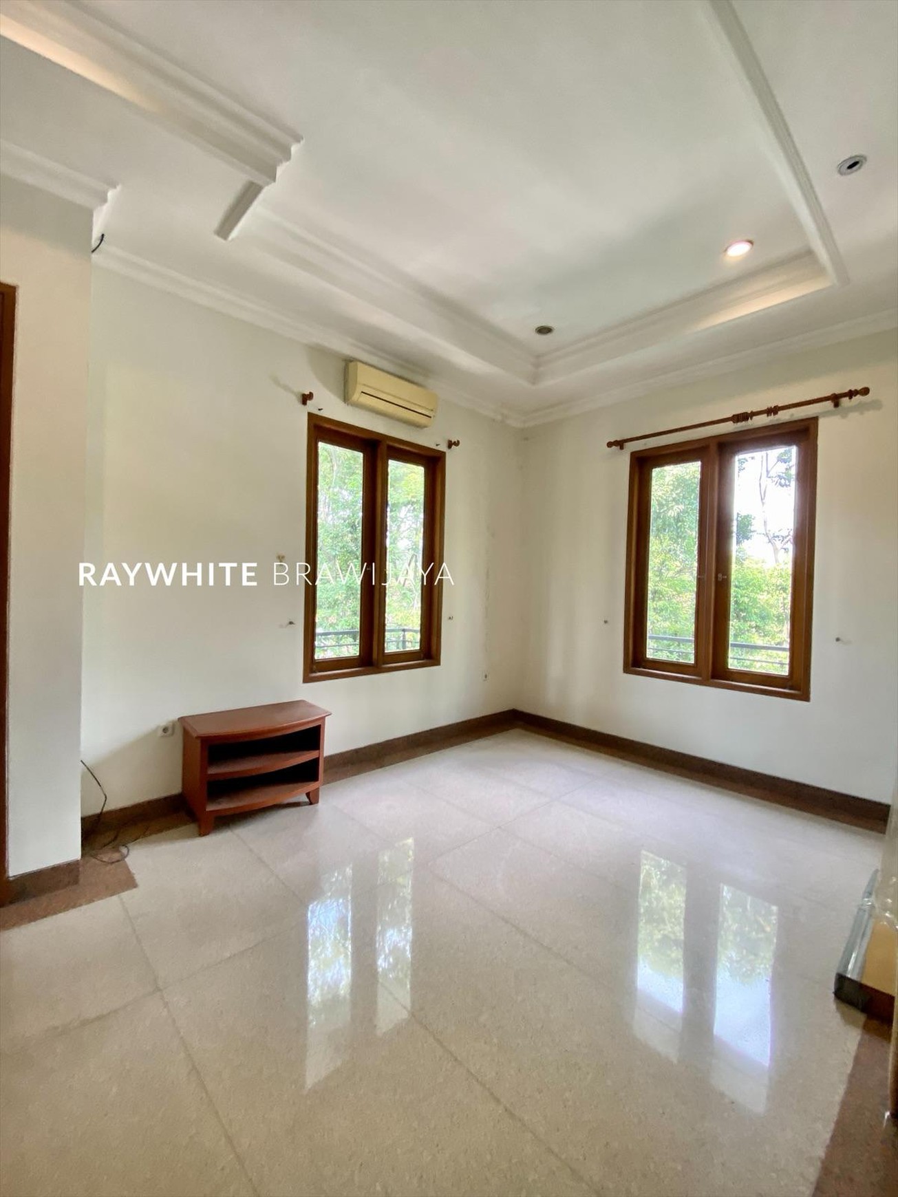 Rumah Dalam Kompleks Elit Area Taman Patra Kuningan