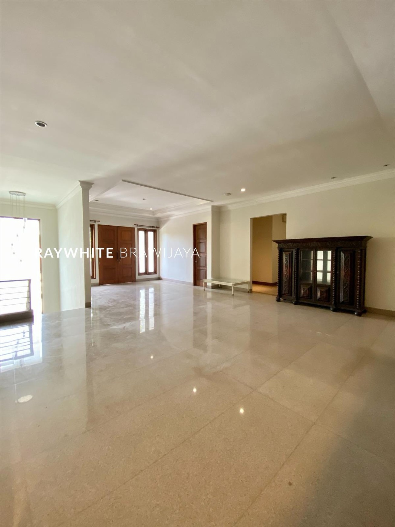 Rumah Dalam Kompleks Elit Area Taman Patra Kuningan