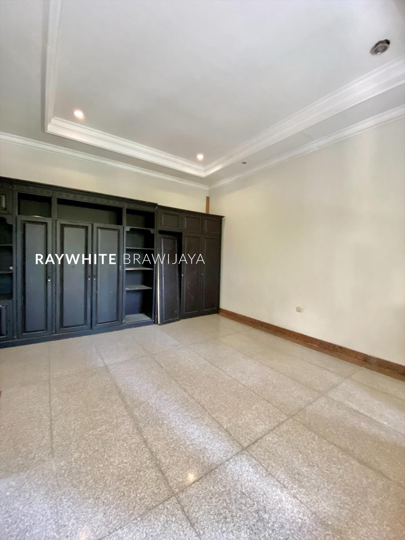 Rumah Dalam Kompleks Elit Area Taman Patra Kuningan