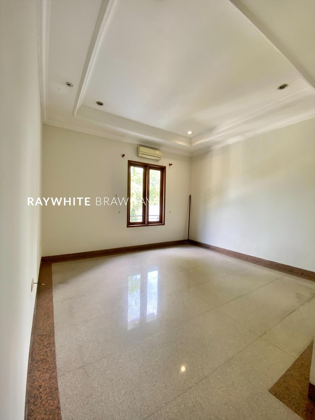 Rumah Dalam Kompleks Elit Area Taman Patra Kuningan